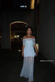 Alessia Off-Shoulder Maxi Kleid – Zeitlose Eleganz mit moderner Raffinesse