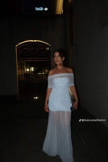 Alessia Off-Shoulder Maxi Kleid – Zeitlose Eleganz mit moderner Raffinesse